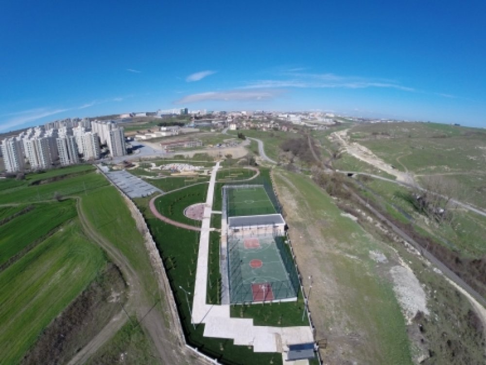 Dr. Muhtar Ahmet Ensari Park Carpet Field