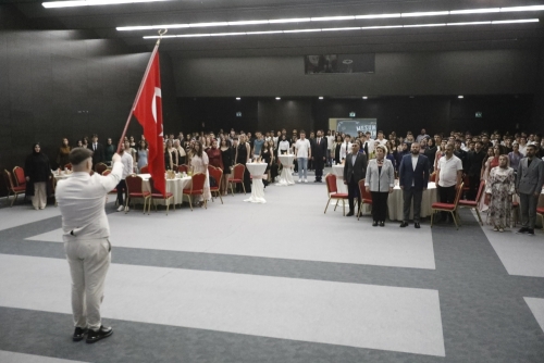 Başkan Candaroğlu'ndan Gençlere Mezuniyet Sürprizi