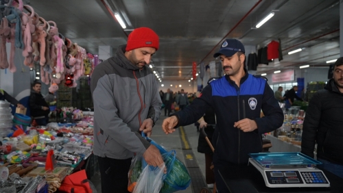 Arnavutköy’de Pazar Alanları Denetlenerek Güvenli Alışveriş İmkanı Sağlanıyor